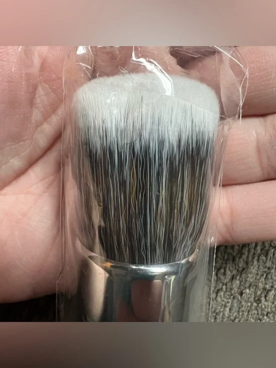 Morphe Round Buffer Brush M446 - Picture 3 of 4